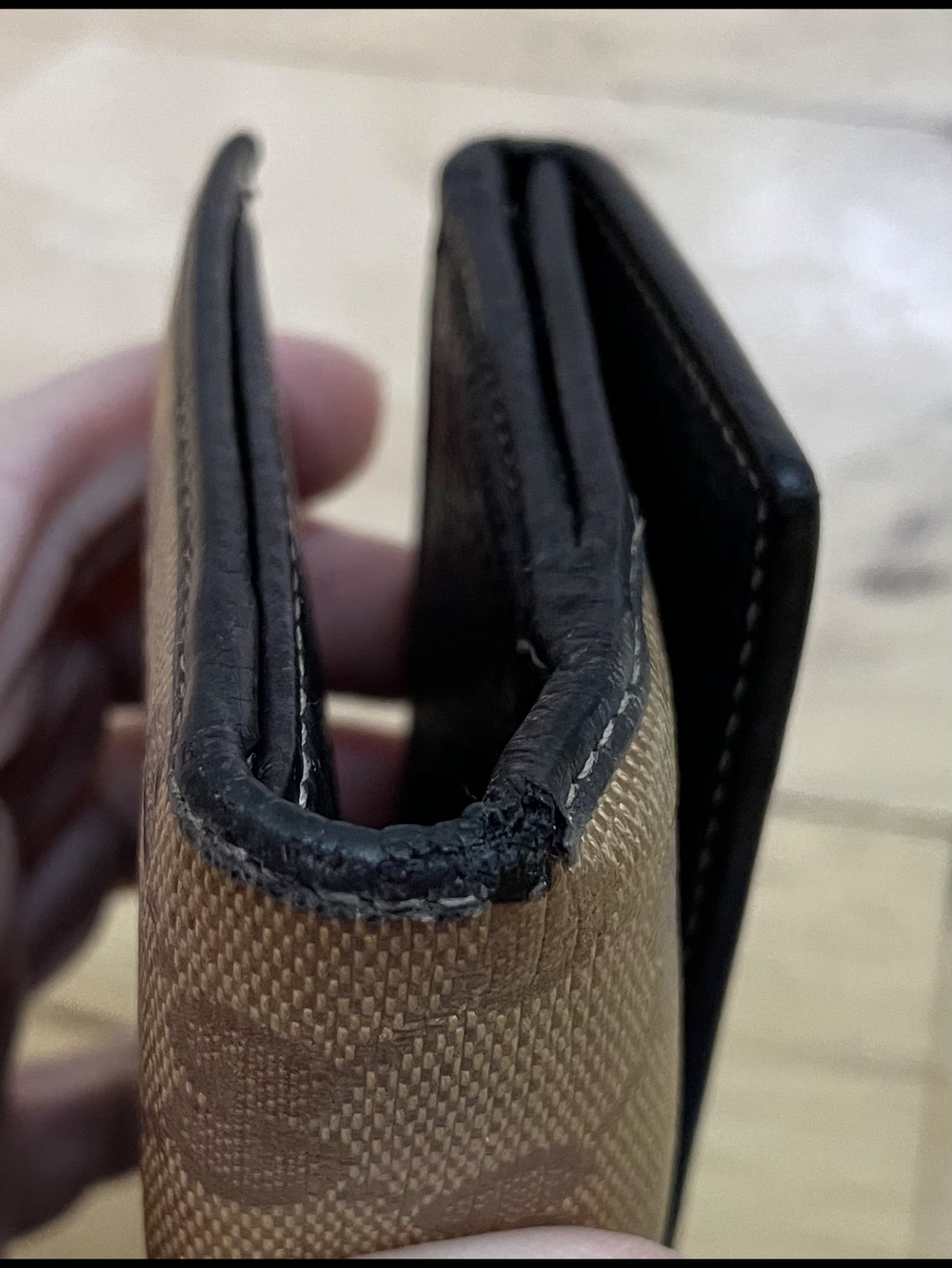 Gucci GG Canvas Continental Wallet - Picture 10 of 12